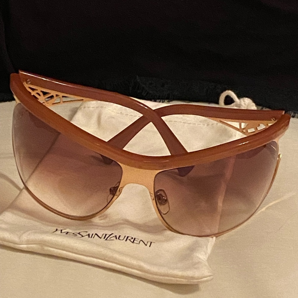 YSL sunglasses used but in mint condition for used glasses - Picture 10 of 11